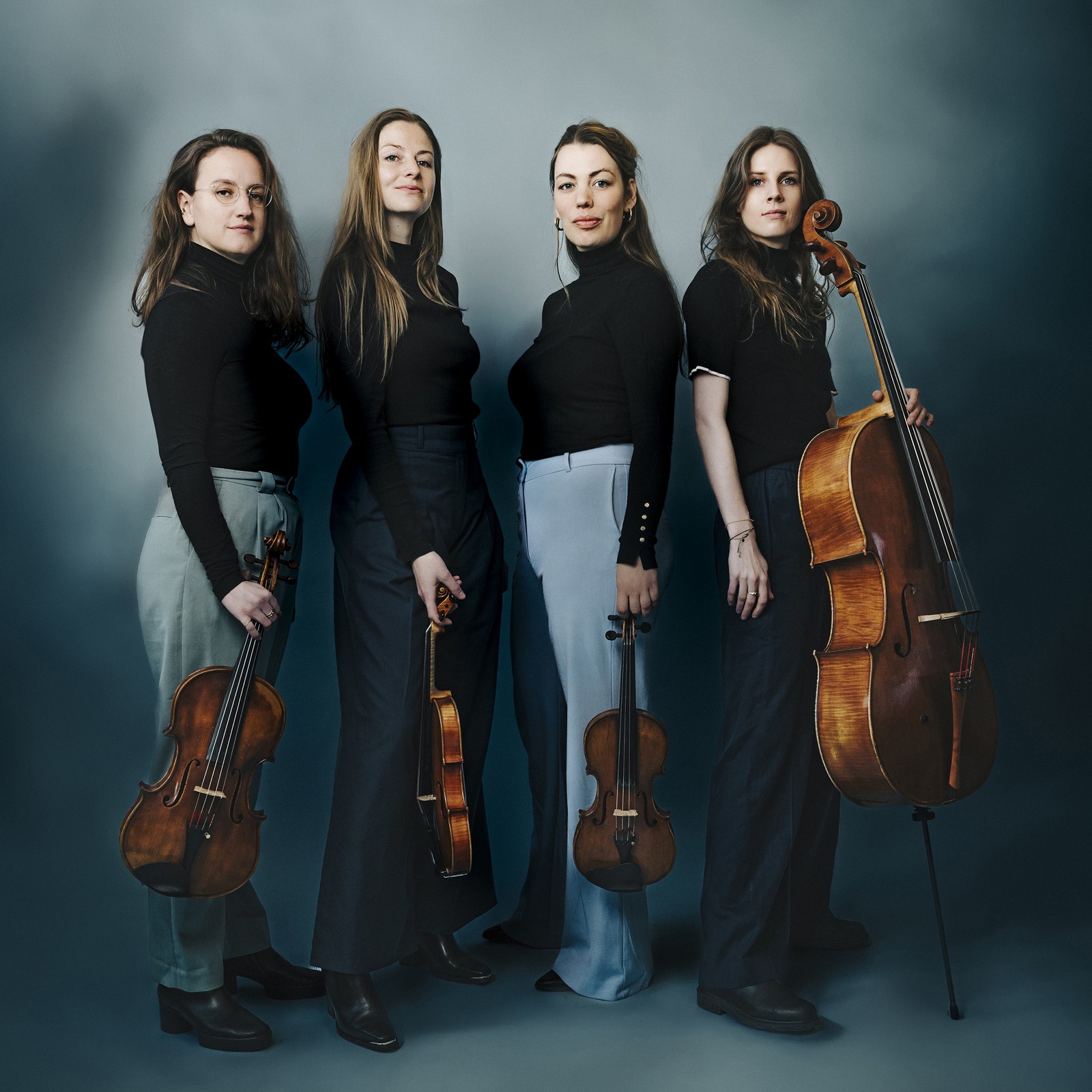 Het ADAM Quartet geeft een speelse draai aan het klassieke strijkkwartet. Met hun album Exquisite Corpse ontstaat een nieuw muzikaal geheel uit losse werken van verschillende componisten — onverwacht, gelaagd en verrassend verfrissend.