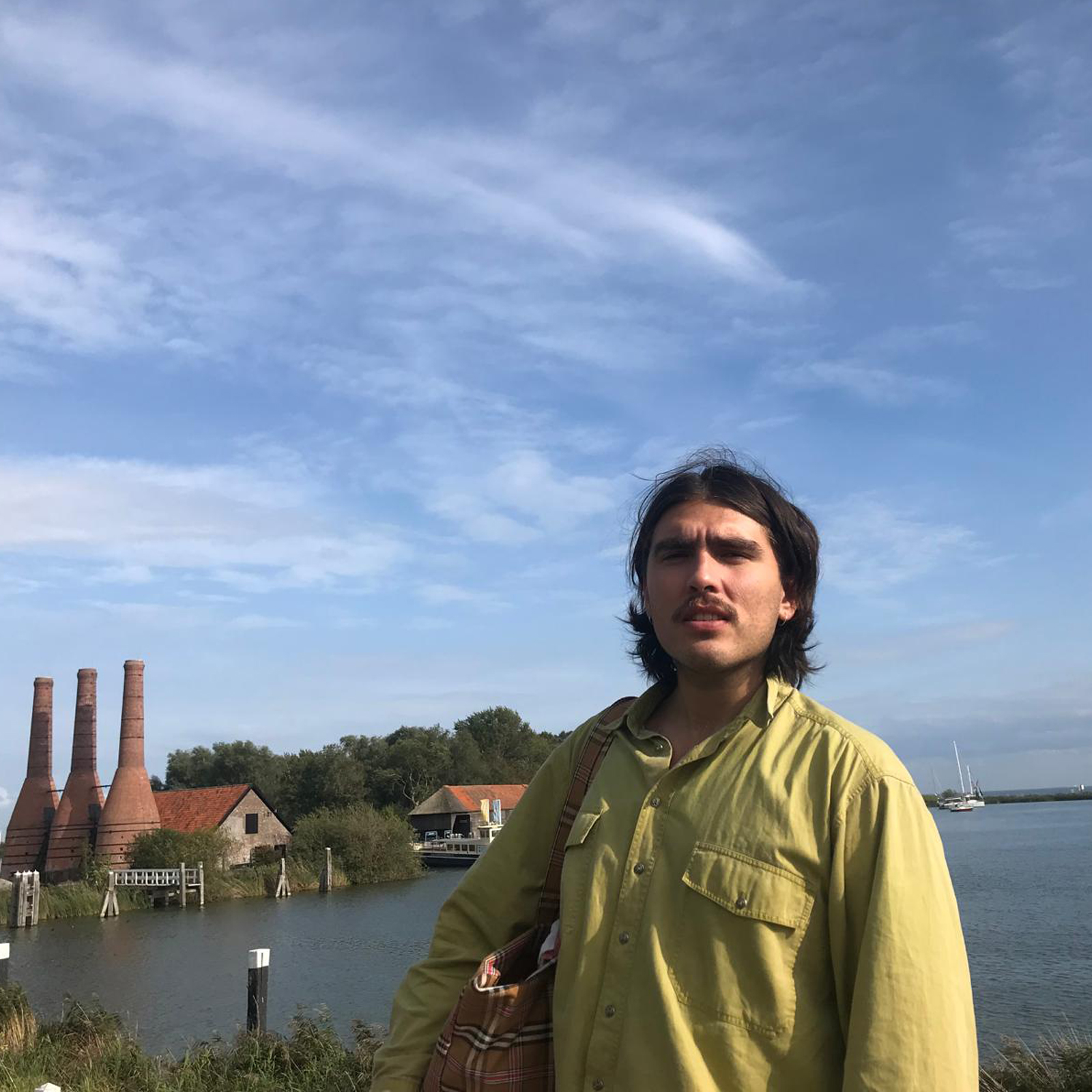 Een live podcast over het verborgen netwerk onder onze voeten: mycorrhizale schimmels en hun rol in plantengroei. Wetenschap, cultuur en technologie komen samen in deze toegankelijke, Engelstalige opname van MaxiMizing Science.