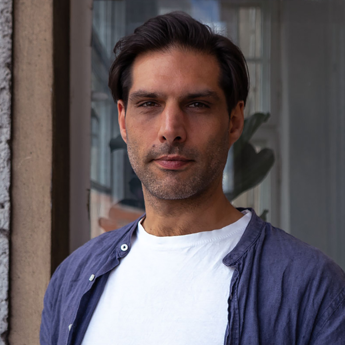 Fernando Knof van het Berlijnse soundcollectief KlingKlangKlong laat je horen hoe geluid verhalen vertelt en ruimtes tot leven brengt. Een inspirerende lezing over kunst, technologie en de kracht van luisteren.