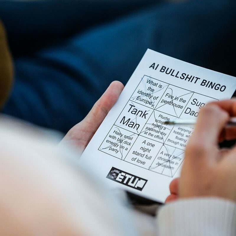 Hoe creatief is kunstmatige intelligentie nu écht? In deze speelse, interactieve sessie van SETUP speel je bingo met AI-beelden en prompts — en ontdek je ondertussen hoe verrassend (of oppervlakkig) AI-kunst eigenlijk is.