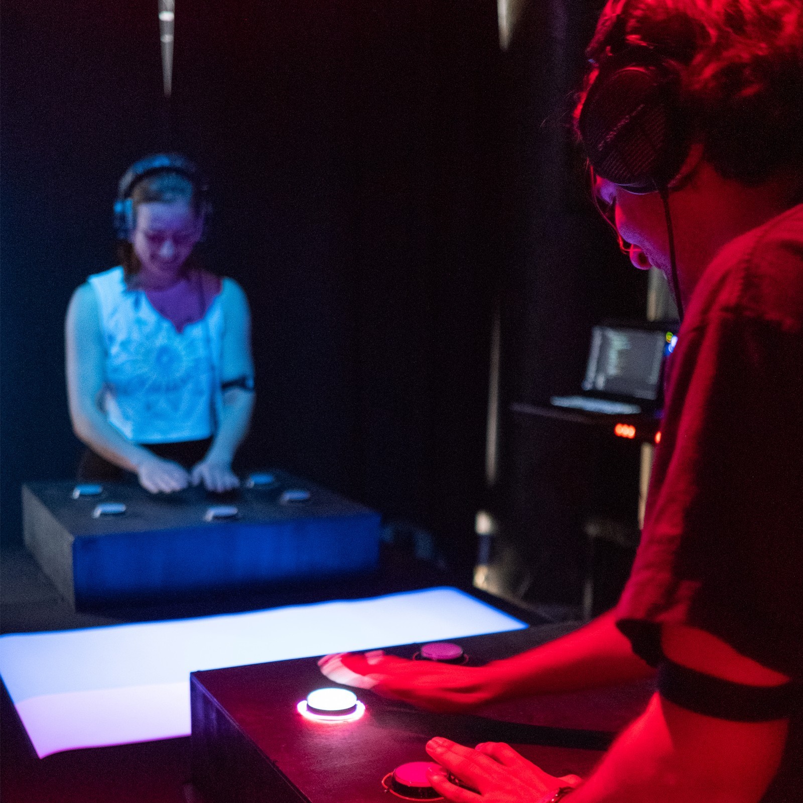Een arcadegame waarin je hartslag het spel bepaalt — maar niet voor jezelf. In Pulse Clash speel je tegen én met elkaar, terwijl jouw ritme het tempo van je tegenstander bepaalt. Een zinderend duel van actie en controle.