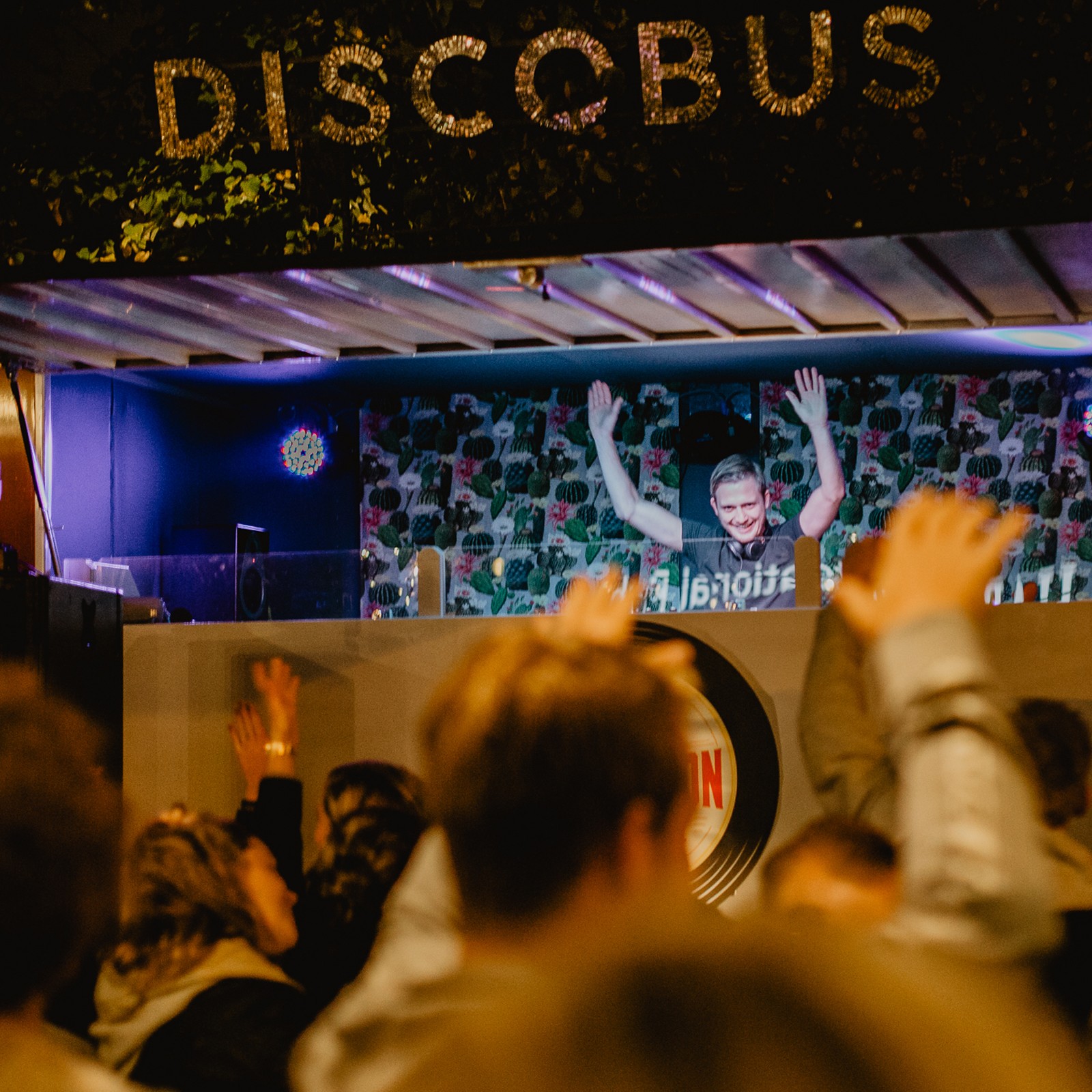 Afternoon Delight brengt dansvloeren tot leven met een onweerstaanbare mix van disco, italo en house. Vaste waarde in de Leidse scene én uitvinder van de legendarische Discobus